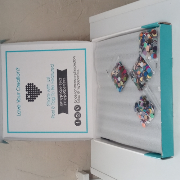 Extra Pixel Board Create Your Own Shiny Sequin Masterpiece - Picture 6 of 10